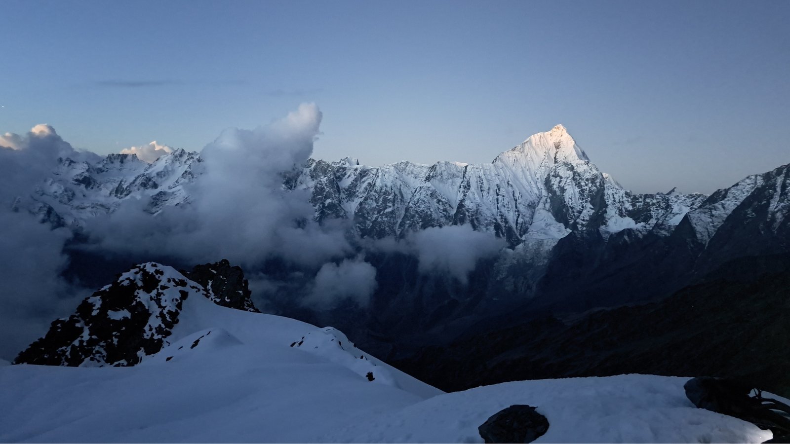 Snow-covered Himalayan ridgeline seen from the Friendship Peak route